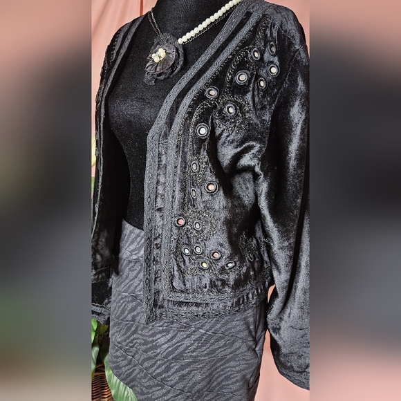 White Stag Velvet jacket embellished with silver beads, open front size Medium - Picture 4 of 11